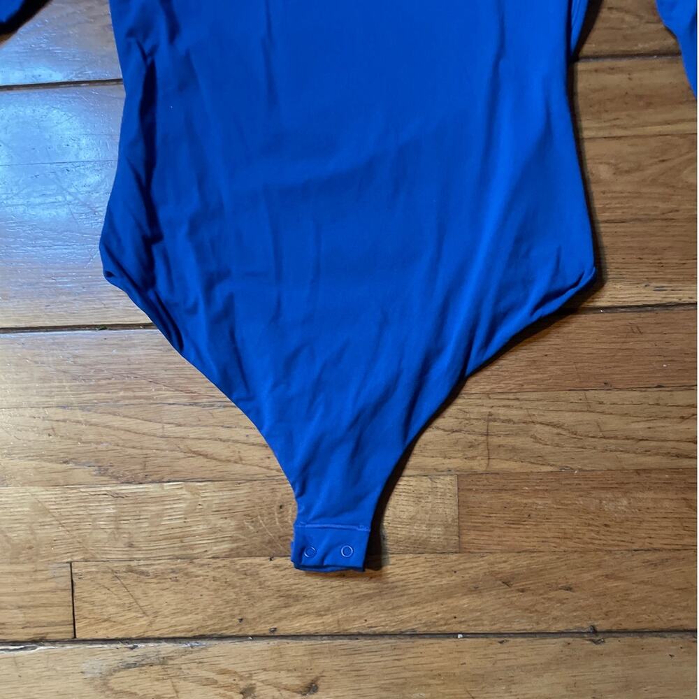 SKIMS Fits Everybody Long Sleeve Crew Neck Bodysuit! - Picture 5 of 12